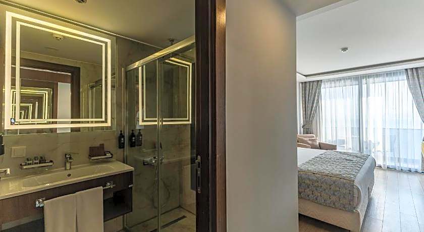 The Nowness Luxury Hotel & Spa