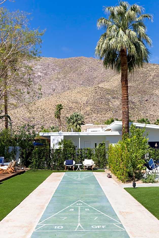 Holiday House Palm Springs