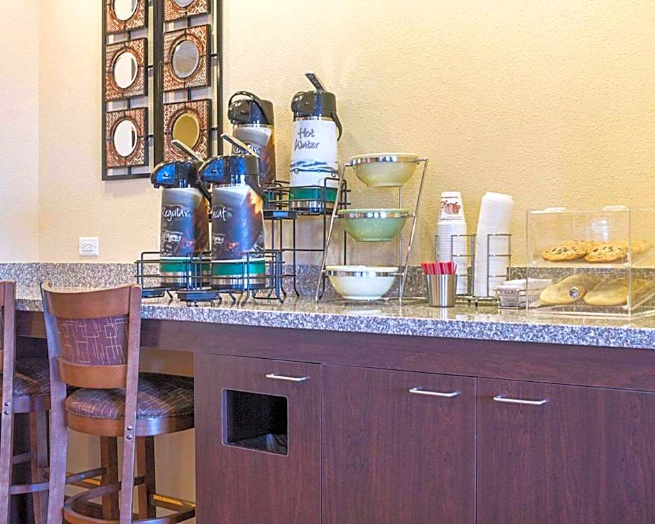 Quality Inn & Suites Minot North