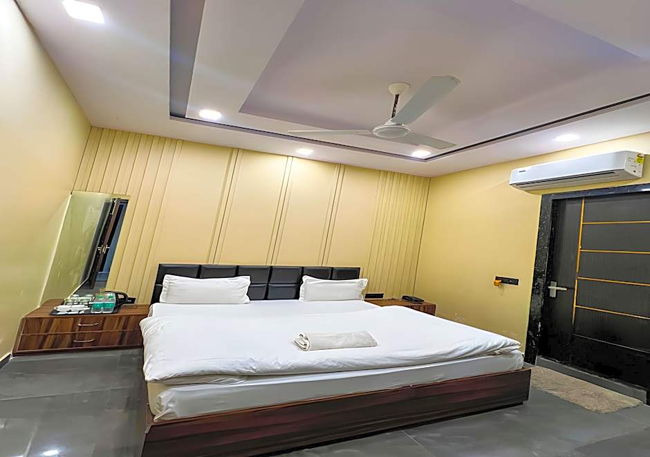 Hotel Gsm – Vrindavan, NC