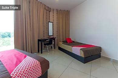 OYO 439 Night Queen Hotel