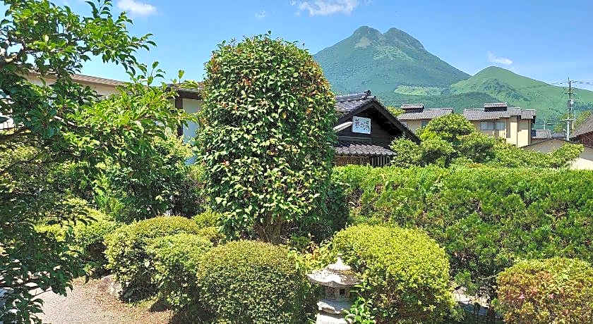Yufuin Onsen Hasuwa Inn