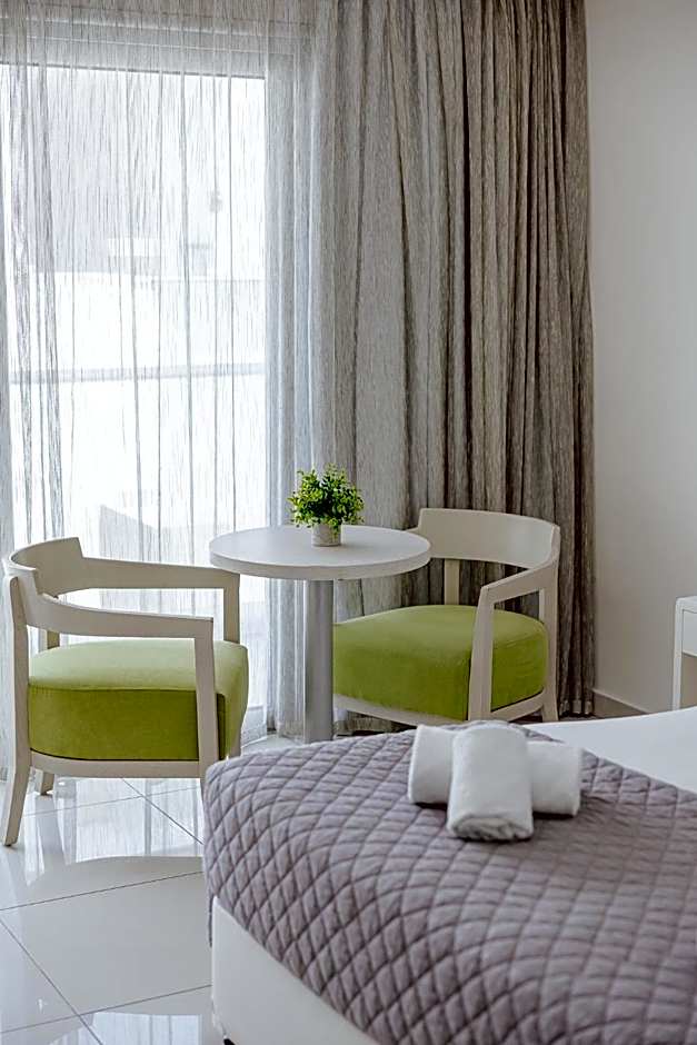 Tasia Maris Oasis