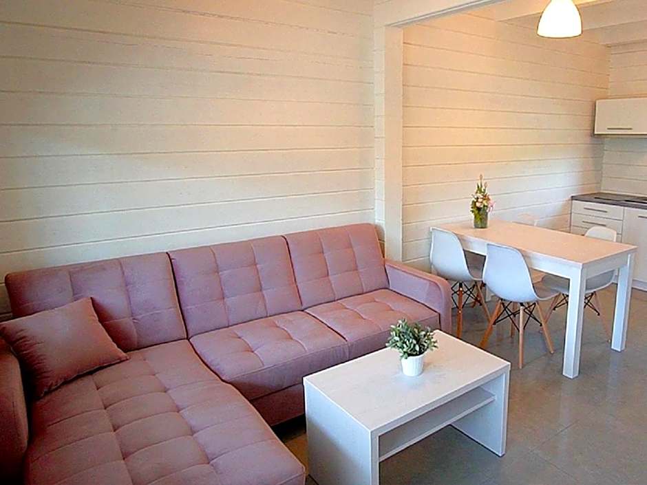 Biale Domki Paula Rewal - Domki z klimatyzacja, w obiekcie Jacuzzi i darmowe Wifi!