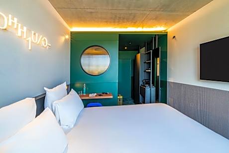TRIBE Essential Room