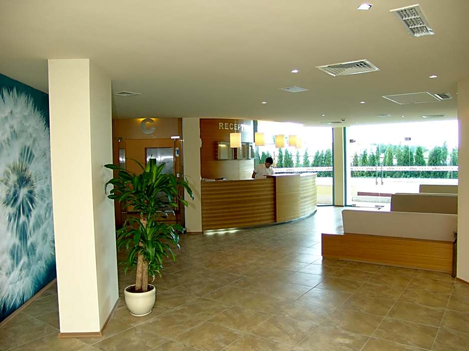 Aparthotel Marina Holiday Club - All Inclusive & Free Parking