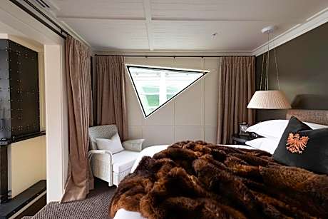 Suite with Lake View