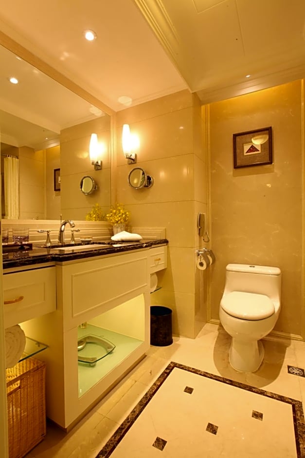 Zhongwei Green Lake Hotel Kunming