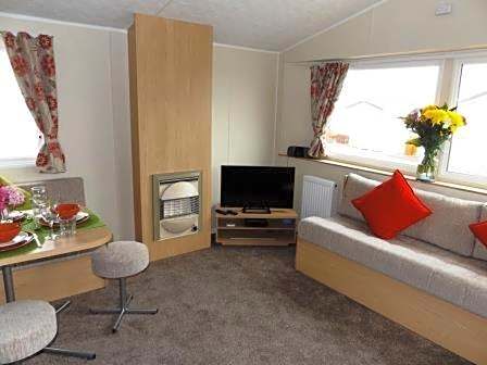 Caravan by the sea Trecco Bay