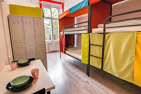 Bed in 6-Bed Mixed Dormitory Room