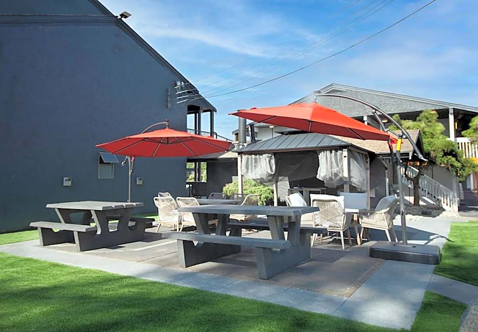 Coast Courtenay Hotel