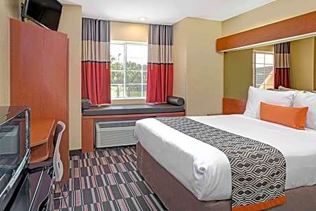 1 Queen Bed Deluxe Studio Suite Non-Smoking