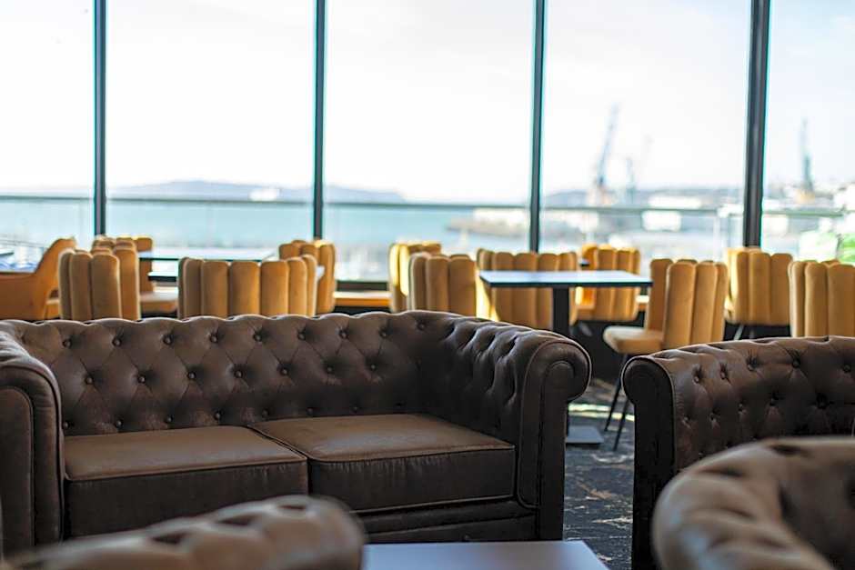 Le Barracuda & Spa, Centre Port, pieds dans l'eau, vue mer