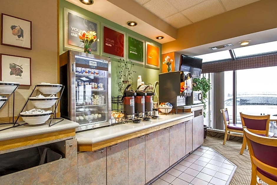 Comfort Inn & Suites Madison - Airport