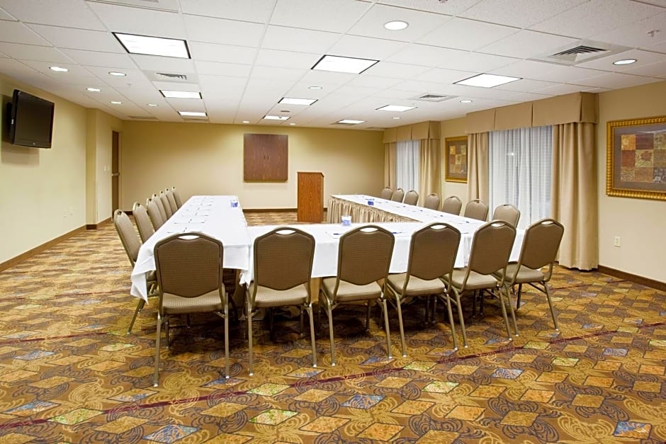 Holiday Inn Express Hotel & Suites Lander By IHG