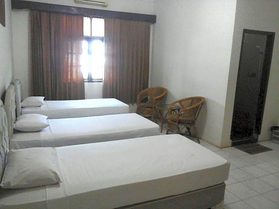 OYO 2703 Hotel Transit 1