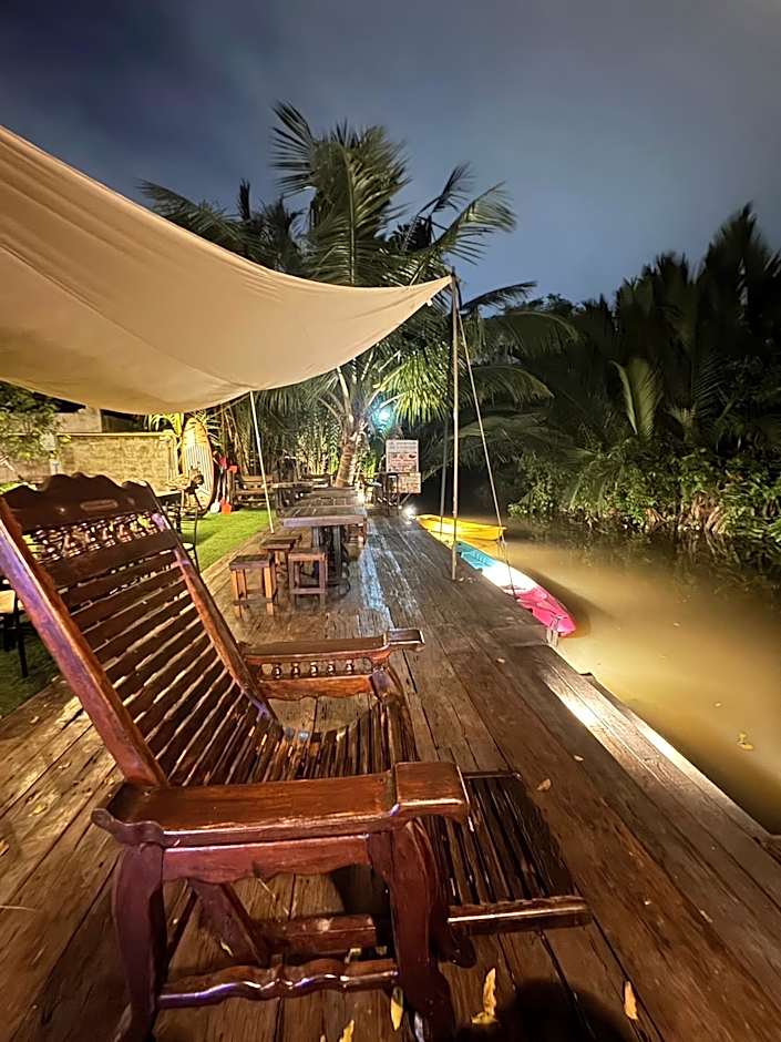 Baanrongmai Canal Front Cafe & Homestay 