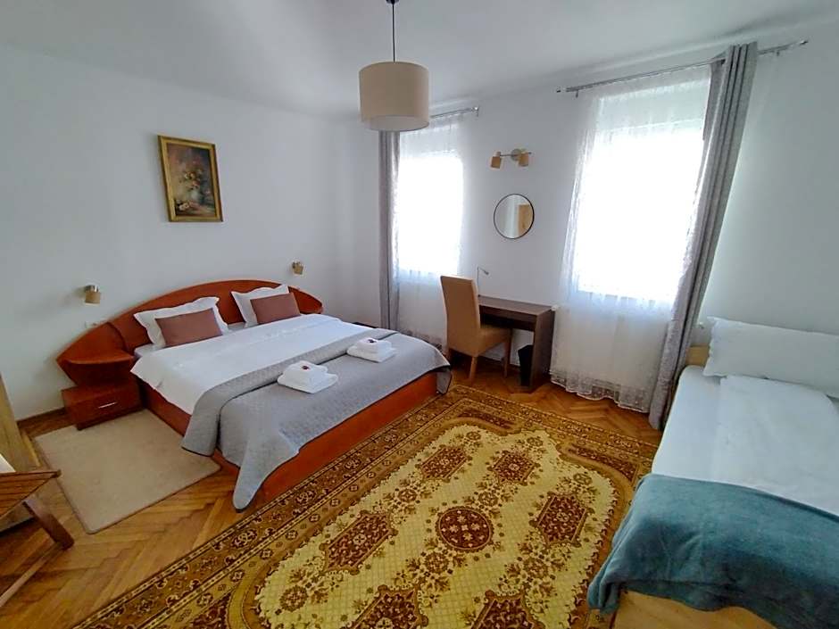 FRIENDS Studios - Central Station - Self check-in