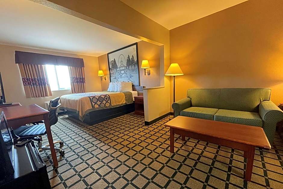 Super 8 by Wyndham Rolla