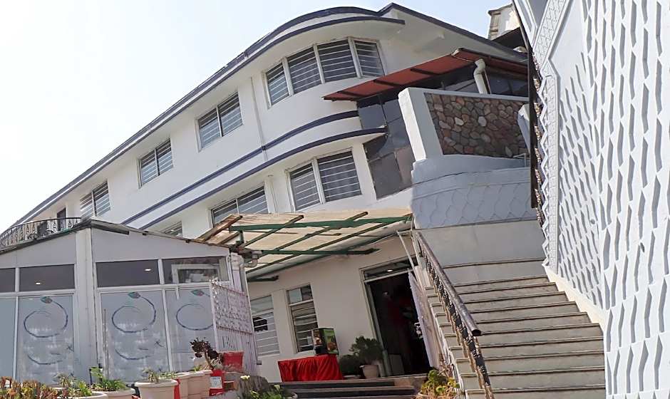 Treebo Mayur, Mall Road