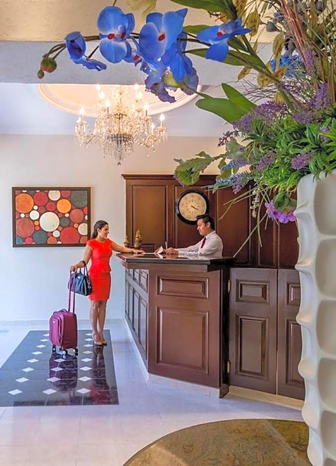 Hotel Plaza Colonial