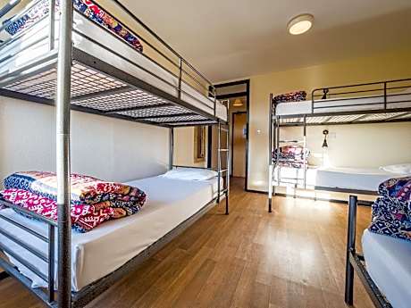 Quintuple Room (5 Adults)