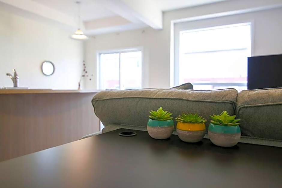 Executive 3 Bedroom townhouse close to the Lake