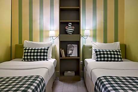 Classic Family Room, Garden View