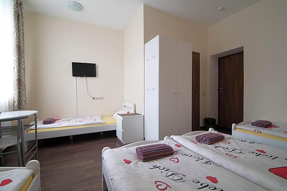 Happy Hotel