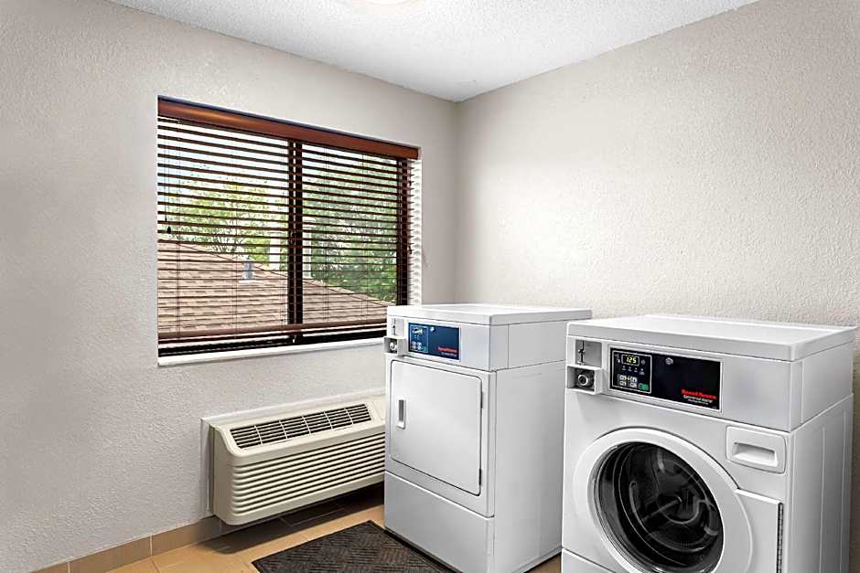 Best Western Oswego Hotel