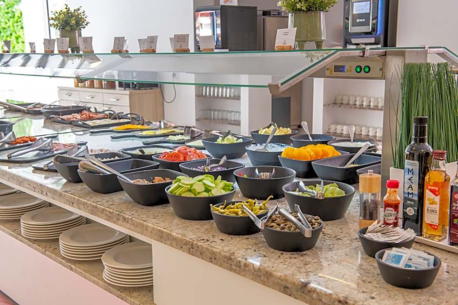 FLOR Los Almendros Apartamentos