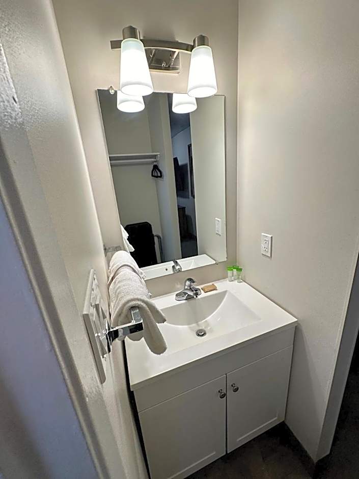 Anavada Inn & Suites - Grande Prairie