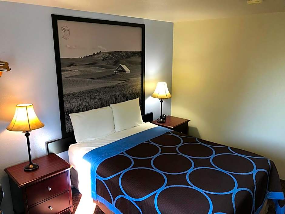 Super 8 by Wyndham Lewiston