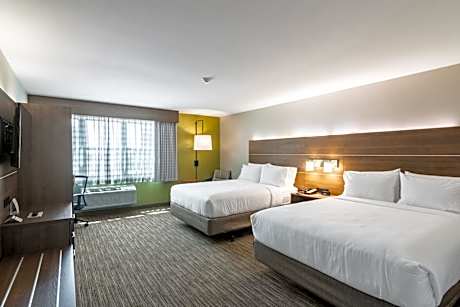 Standard Queen Room with Two Queen Beds and Tub - Mobility/Communications Accessible