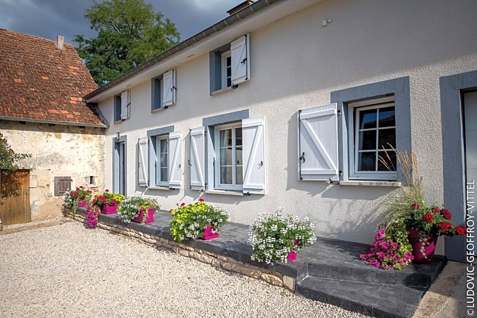 Le Nid d'Alex Spa , Rando et table d'hôte