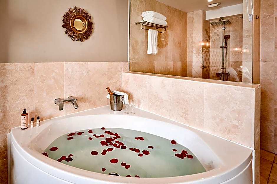 Grand Hotel Des Sablettes Plage, Curio Collection By Hilton