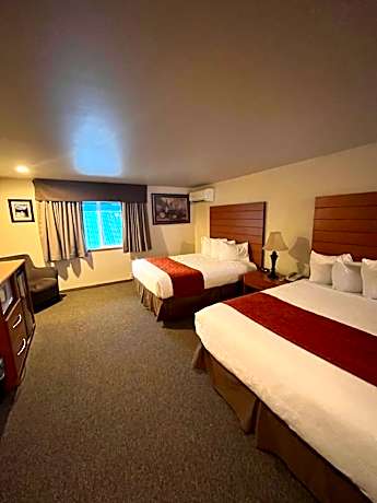 Quad room-Private Bathroom-Street View-Handicap