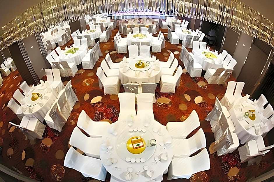 New Season Square Hotel