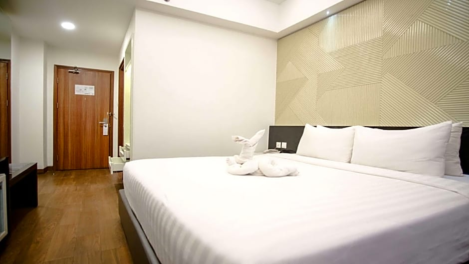 Golden Tulip Essential Makassar