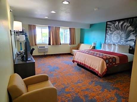 Deluxe King Room - Non-Smoking