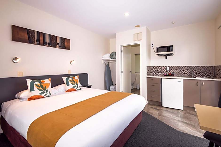 298 Westside Motor Lodge