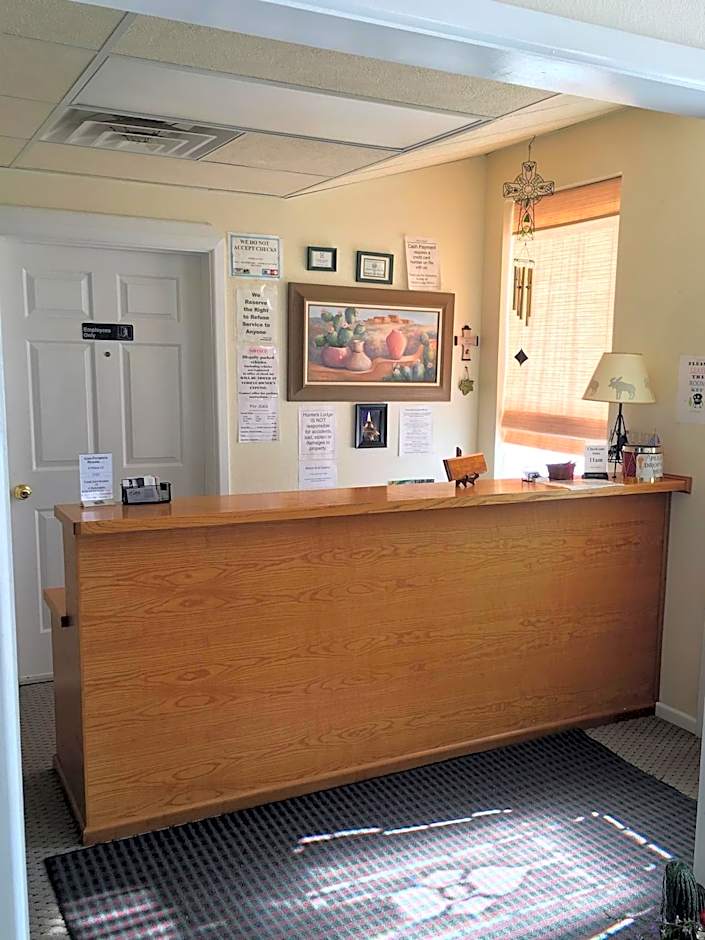 Hunters Lodge Motel