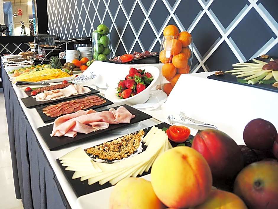 Aparthotel Monarque Sult