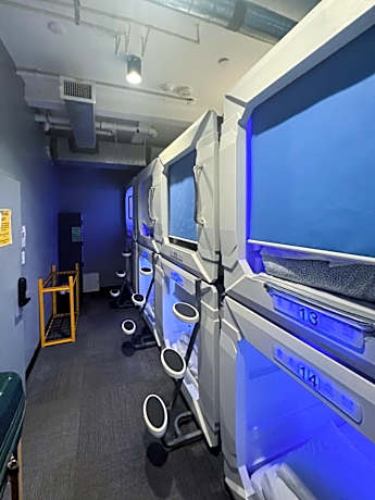 Single Bed in Male Dormitory Room with Shared Bathroom