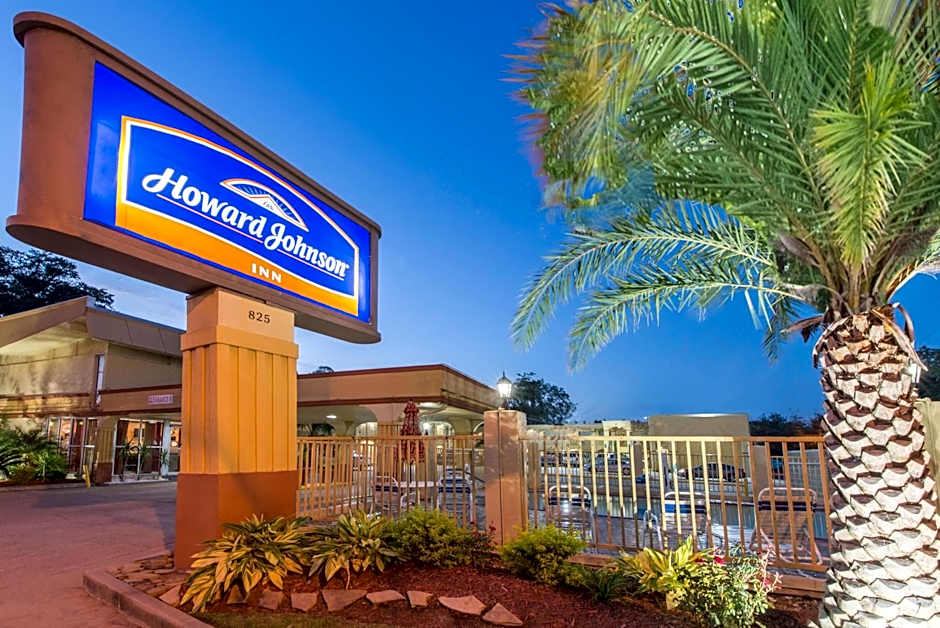 Photo 1 of 28 of Howard Johnson by Wyndham Historic Lake Charles