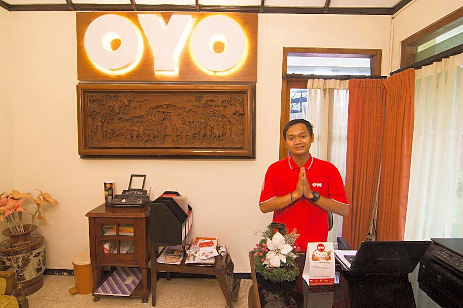 OYO 261 Sasono Putro Guest House