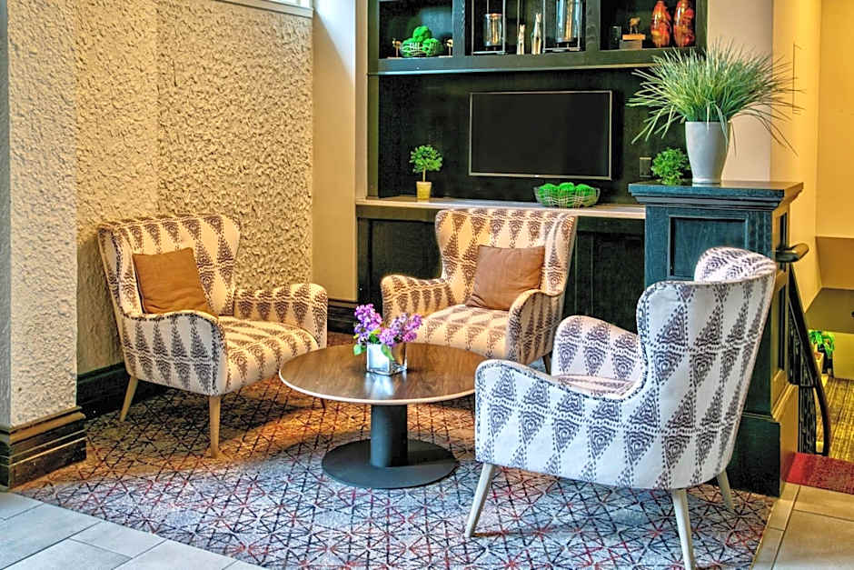 Courtyard by Marriott Kansas City Country Club Plaza
