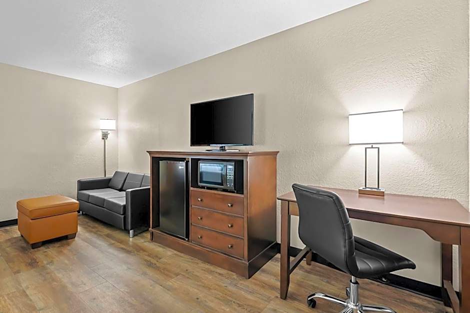 Super 8 by Wyndham Alexandria MN