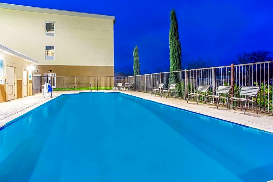 La Quinta Inn & Suites by Wyndham Gonzales
