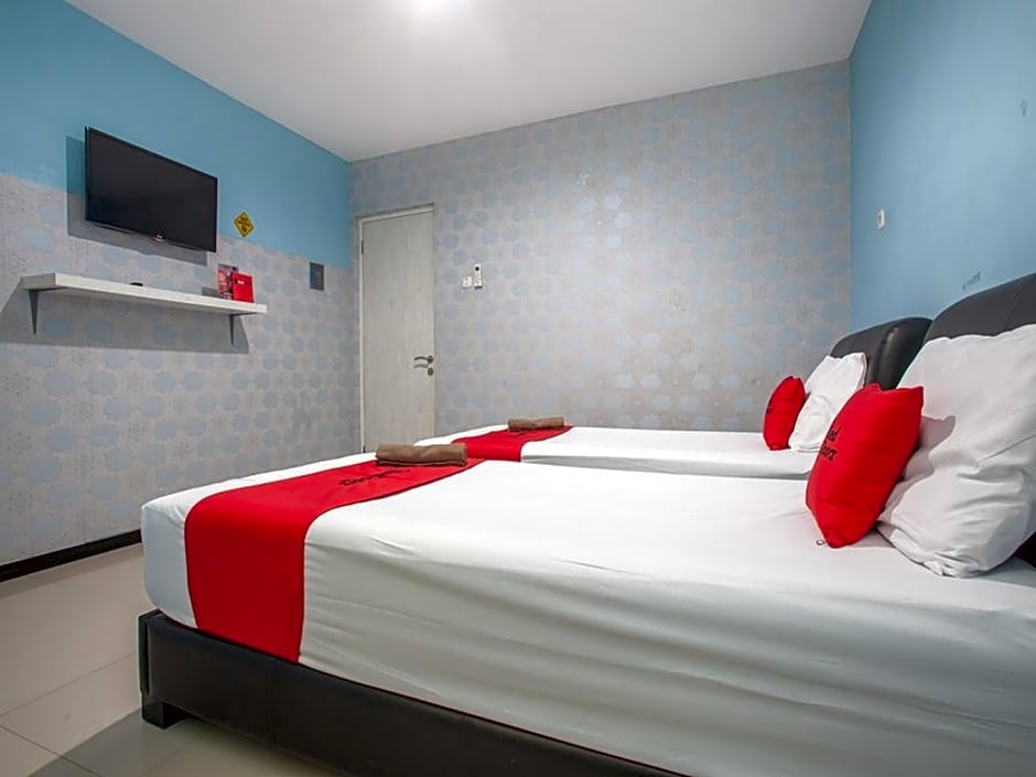 RedDoorz @ Raya Tidar